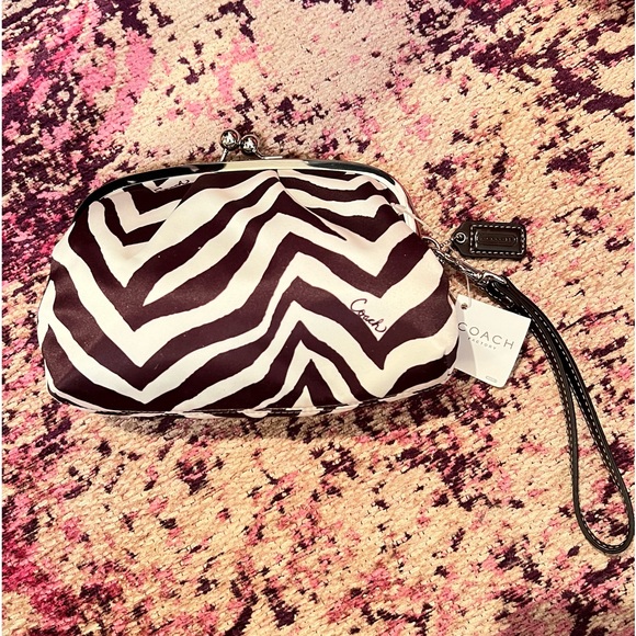 NWT Coach Zebra Frame Wristlet - Picture 9 of 9